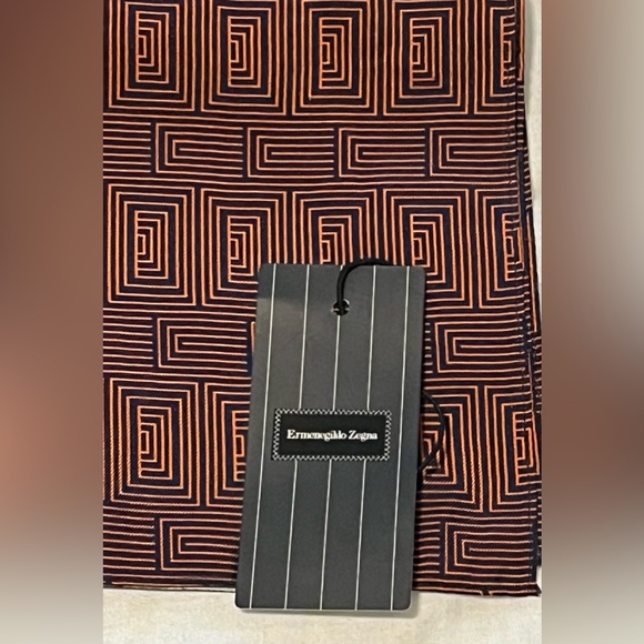NWT 100% Silk Ermenegildo Zegna Pocket Square  Brown - Black. (39x11) - Picture 9 of 9